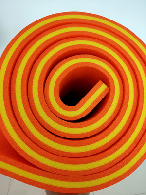 OEM Durability XPE Foam Outdoor Water Pad Eye Catching Color for Water Park Swimming Pool